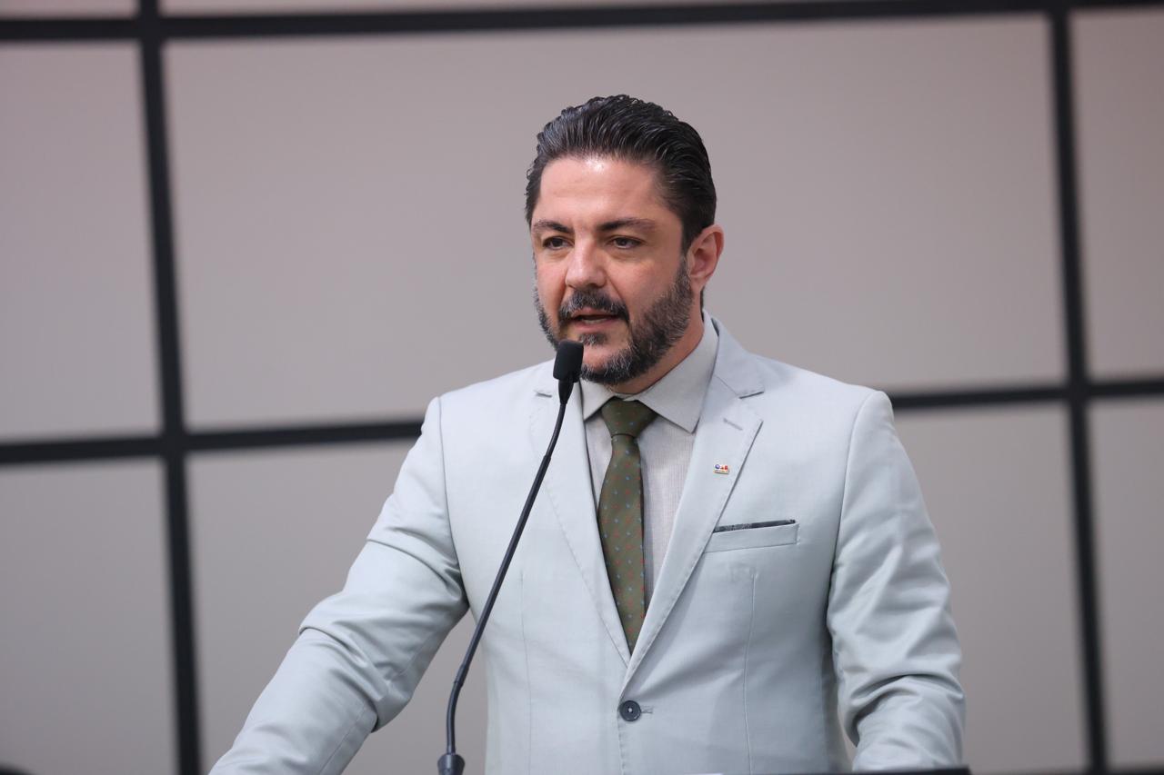 Projeto de Flávio Mantovani com punição de até R$ 50 mil por maus-tratos é aprovado em primeira discussão